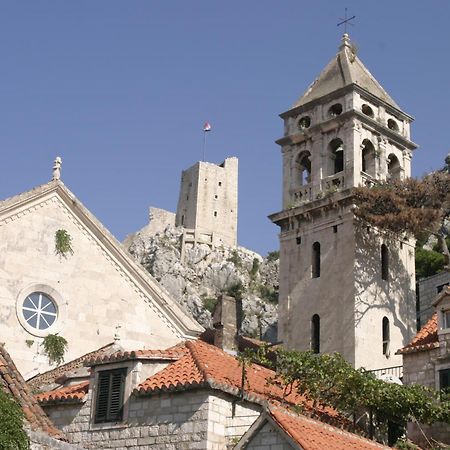 Отель Tourist Settlement Brzet Омиш Экстерьер фото