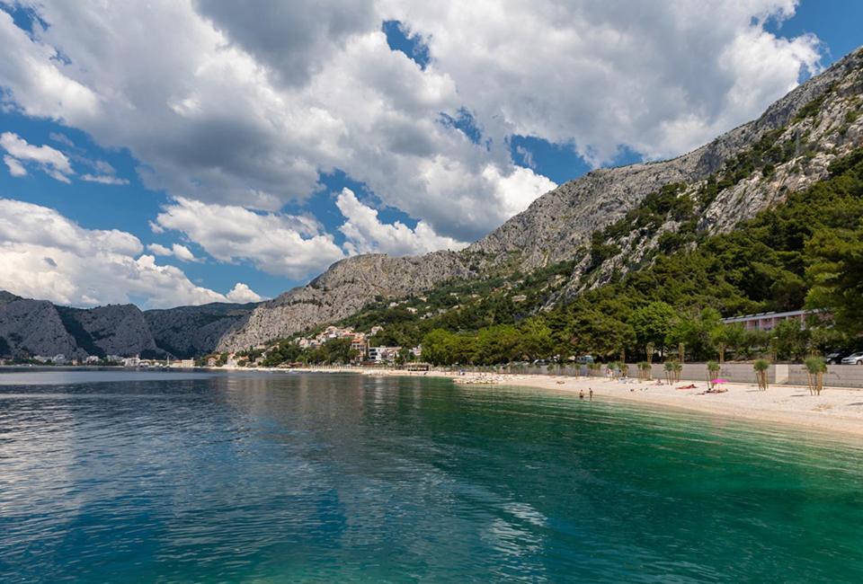 Отель Tourist Settlement Brzet Омиш Экстерьер фото