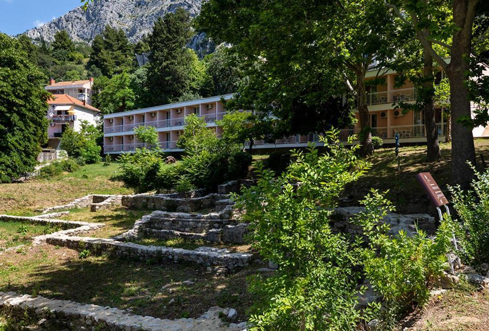 Отель Tourist Settlement Brzet Омиш Экстерьер фото