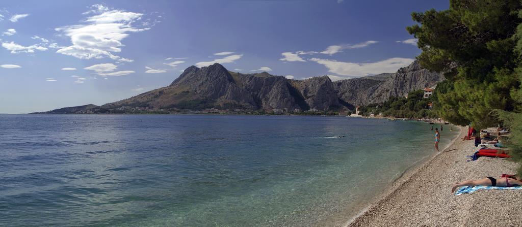 Отель Tourist Settlement Brzet Омиш Экстерьер фото