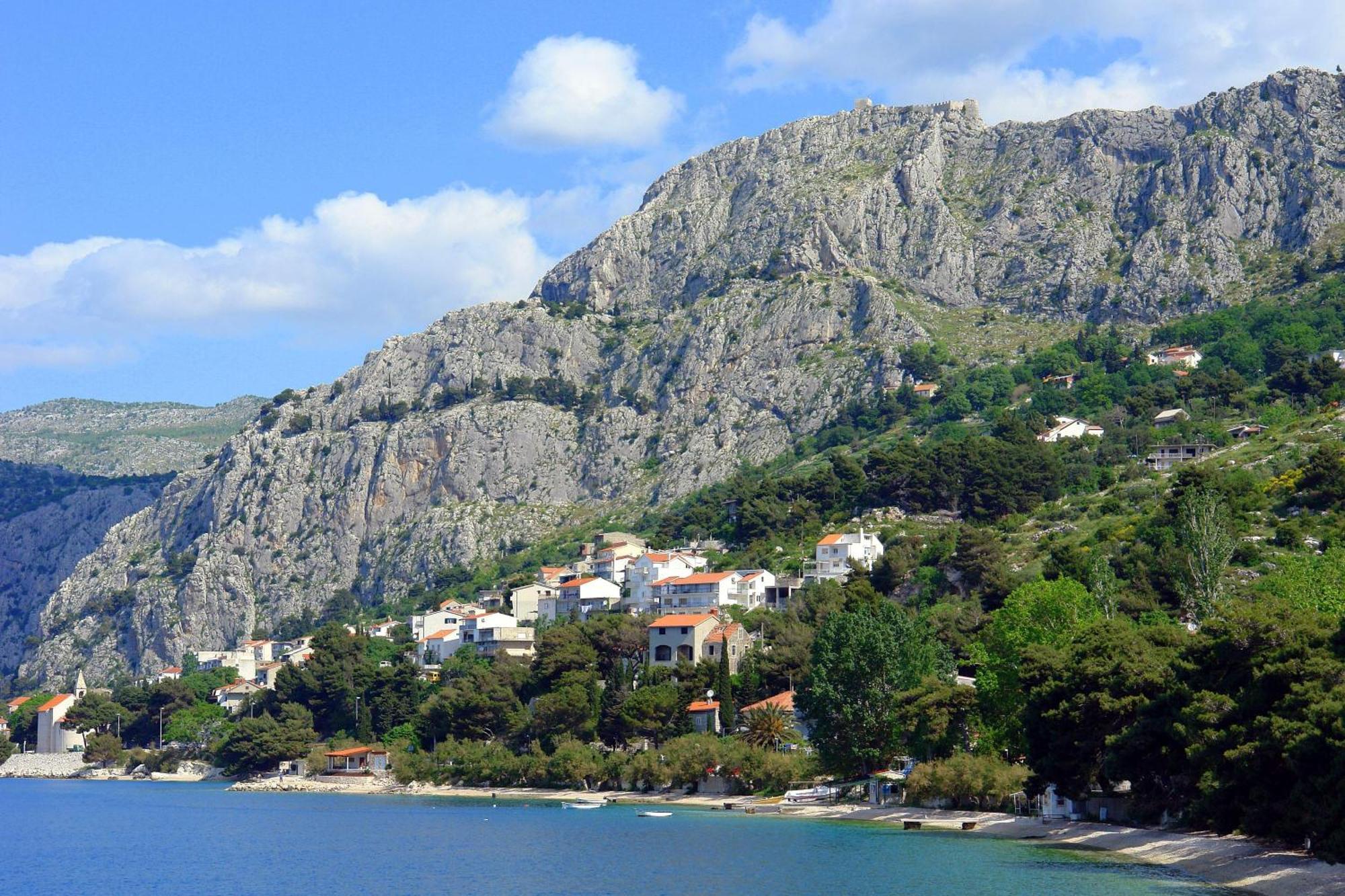 Отель Tourist Settlement Brzet Омиш Экстерьер фото